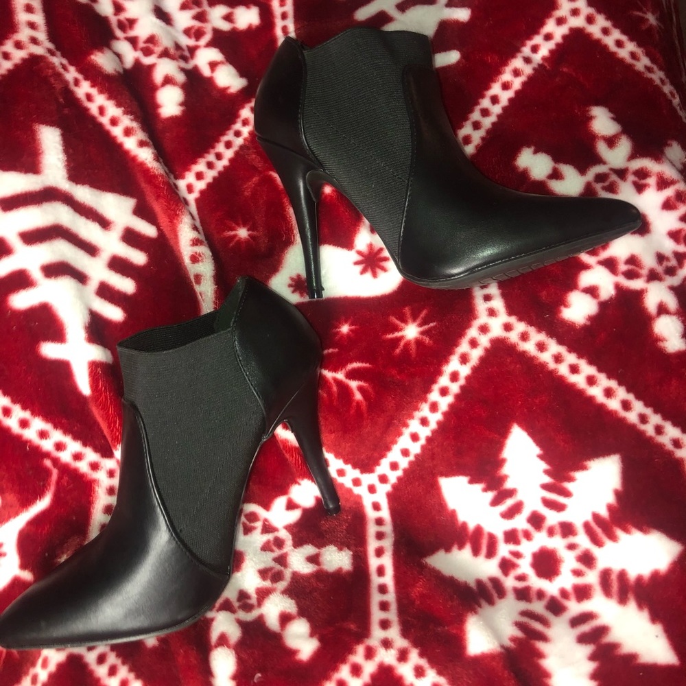 Never worn super cute heeled booties size 8.5